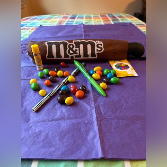🟣🔵🟢  M&M’S UMBRELLA 🟡🟠🔴 NWT 🟡🟣🔴 - Picture 1 of 16